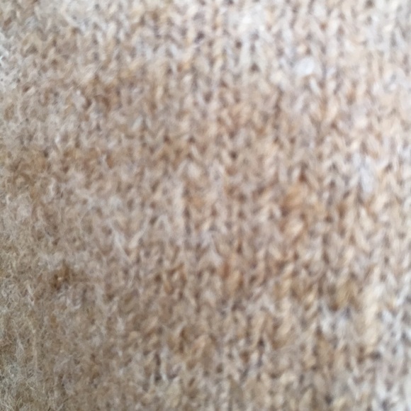 1/4 Zip sweater with slight crop - Picture 4 of 5